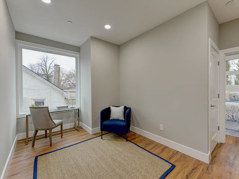 135 E Springer St — Photo 24