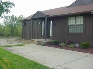 12032 Lexington Dr, South Lyon, MI 48178