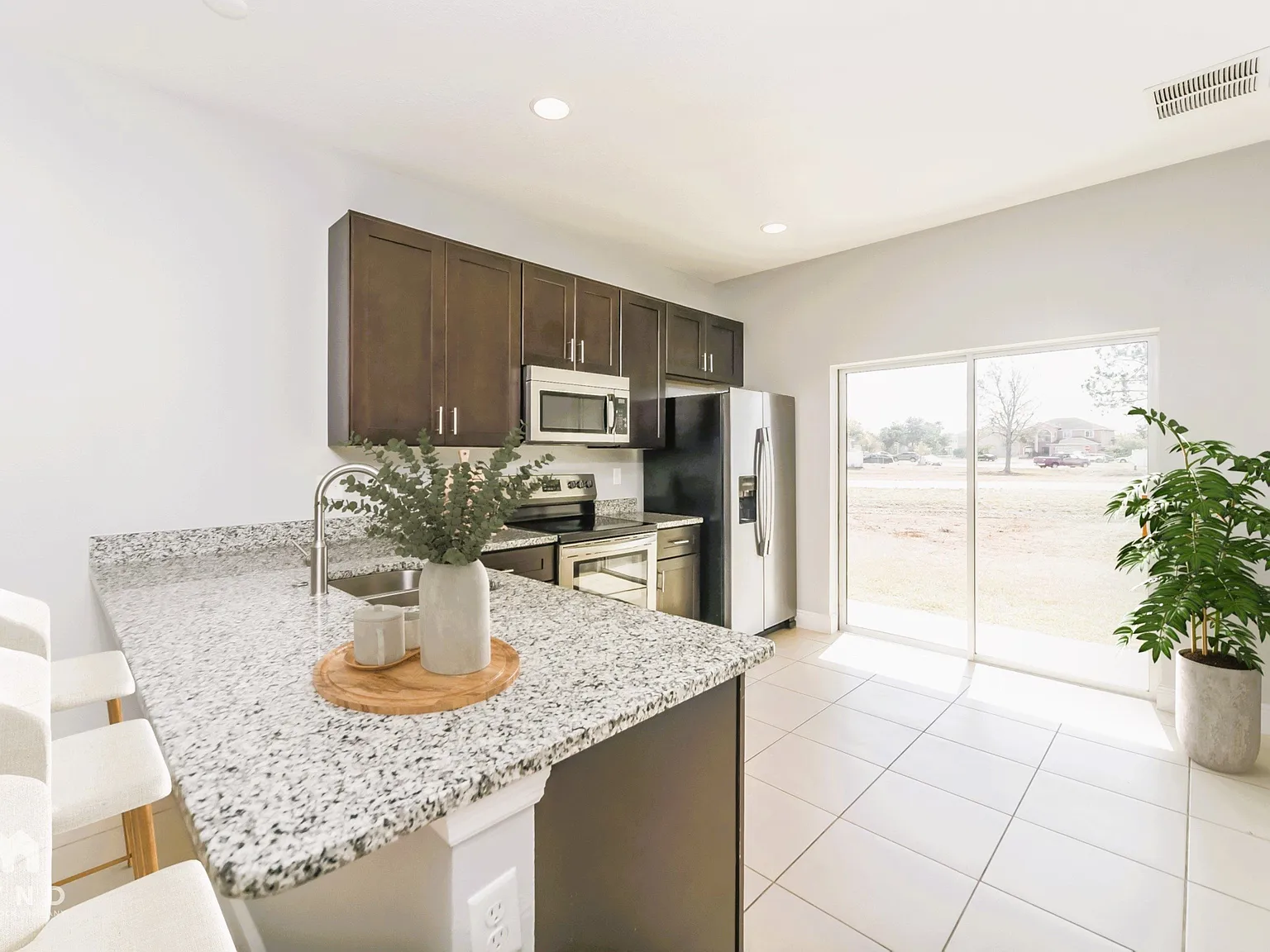 3 bed, 2.0 bath, 1200 sqft, $1,574 — Photo 4