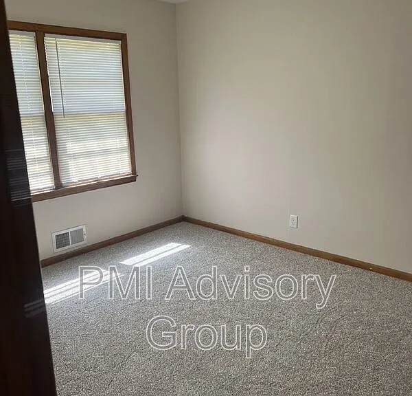 3605 SW 9th St — Photo 7