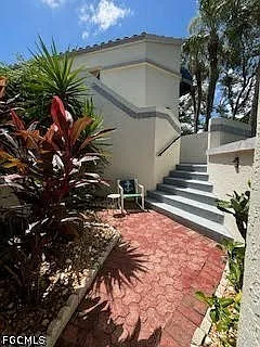 2 bed, 2.0 bath, 1271 sqft, $4,200 — Photo 3