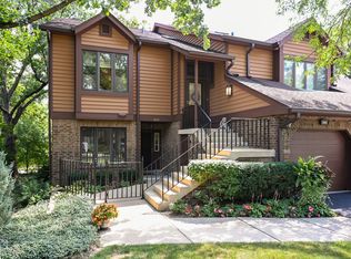 1002 Braemoor Dr #A, Downers Grove, IL 60515