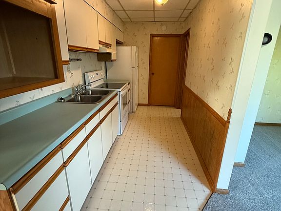 3rd image of 919 Powell Ave APT 7
