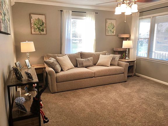 3rd image of 664 Lombardy Dr