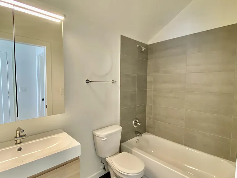 60 E 32nd St #1 — Photo 11