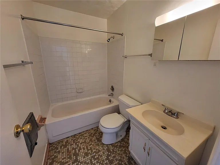 18 Langslow St #5 — Photo 7