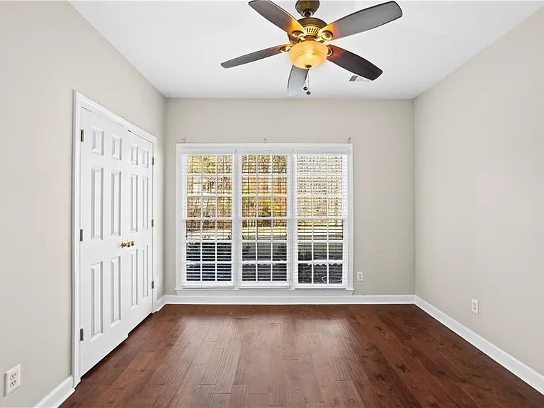 3010 Lakeside Ct — Photo 8