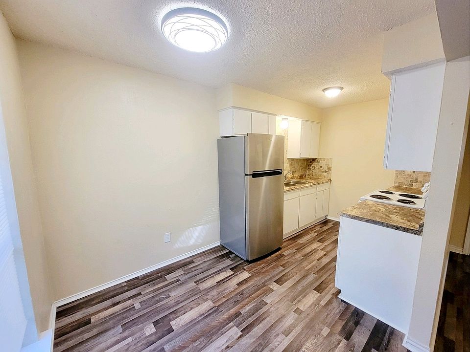 1st image of 202 Park Cir #1