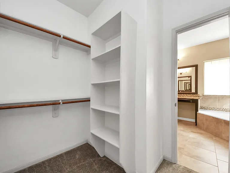 9427 Sapphire Bay Ln — Photo 30
