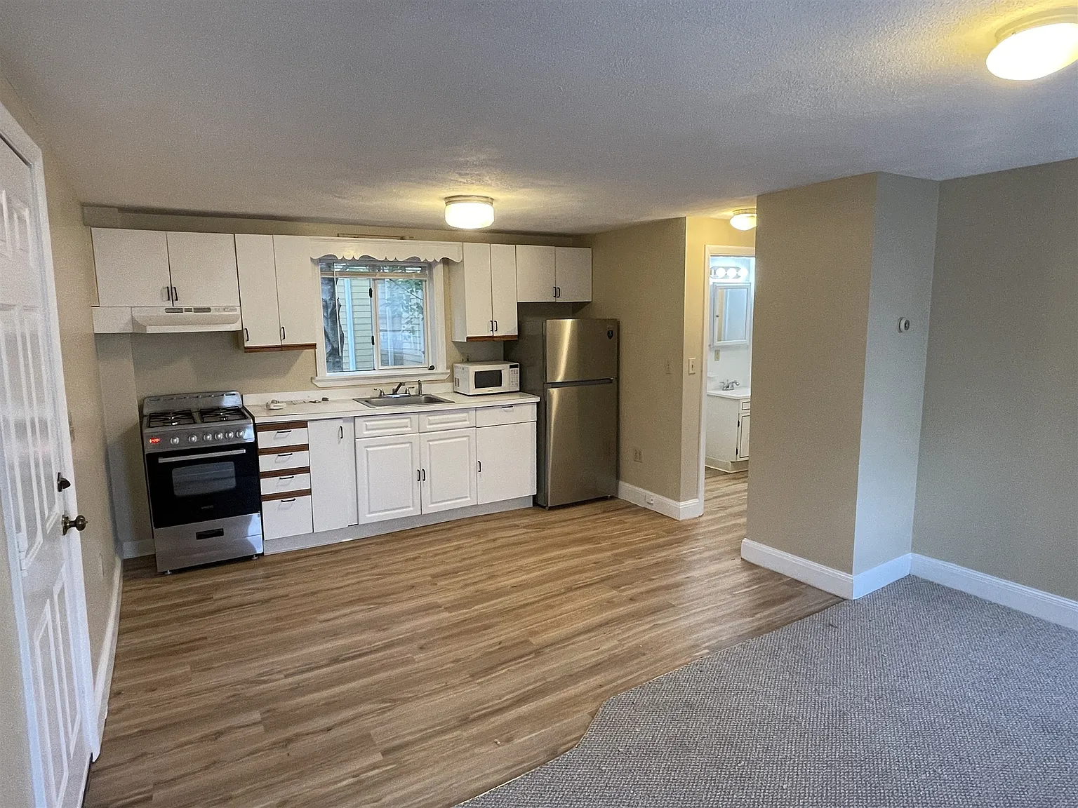 1 bed, 400 sqft, $2,250 — Photo 4