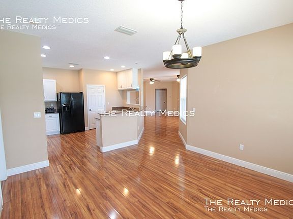 5th image of 1824 S Stewart St