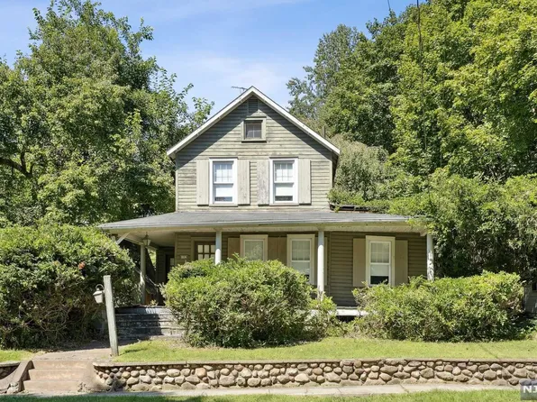 192 Pascack Rd, Park Ridge, NJ 07656