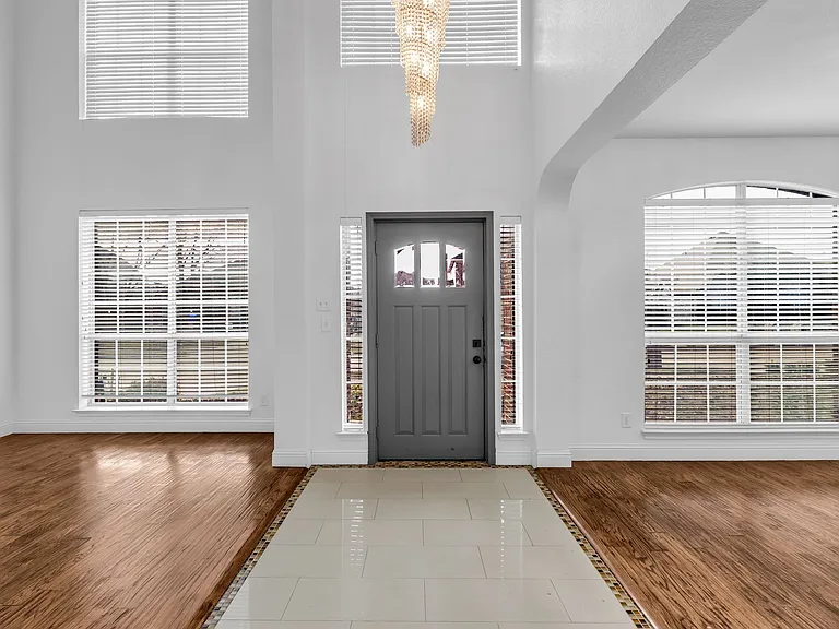 3010 Lena Dr — Photo 5