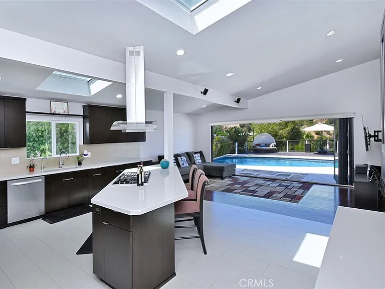 4347 Coronet Dr — Photo 5