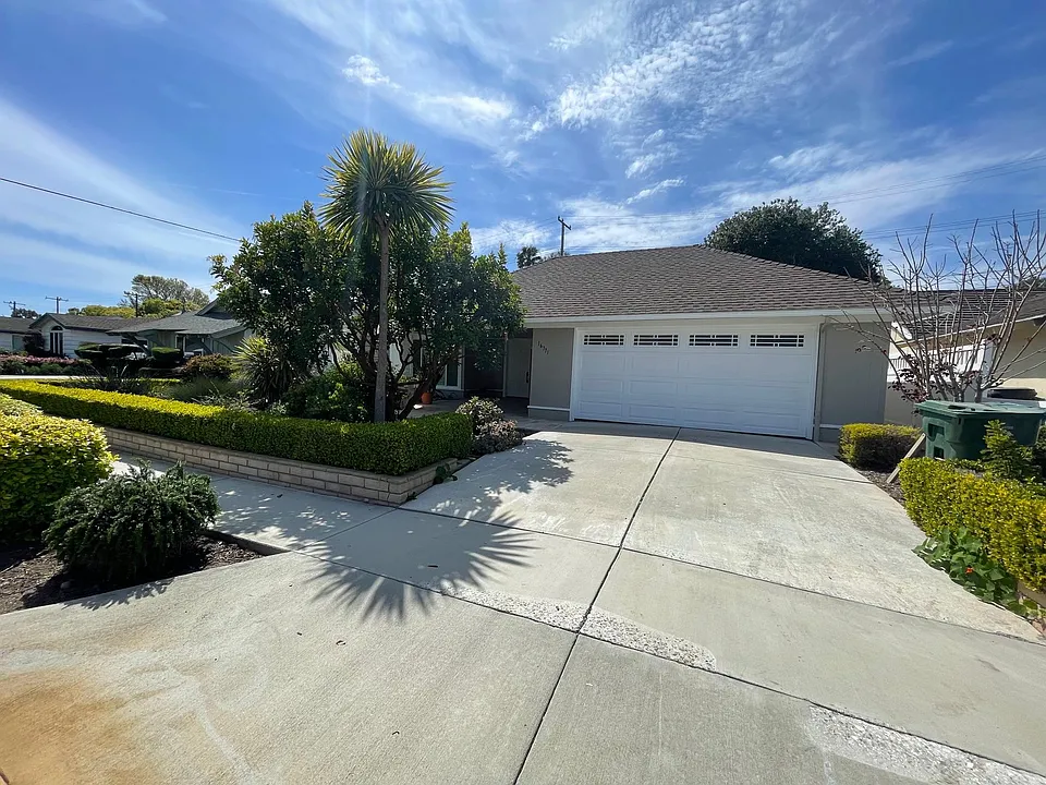 16771 Greenview Ln
