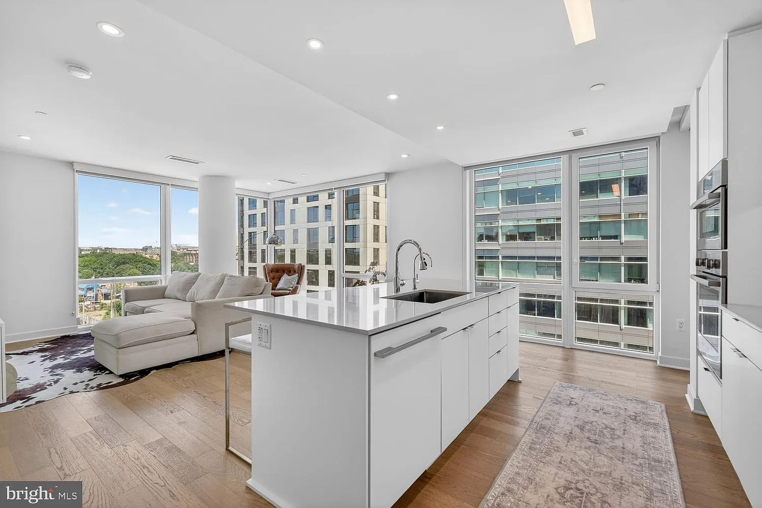2 bed, 1025 sqft, $4,000 — Photo 2