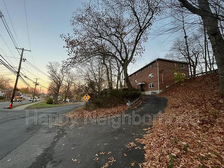 451 Divinity St #E — Photo 13
