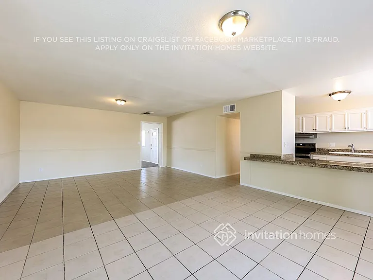 3132 W Surrey Ave — Photo 5