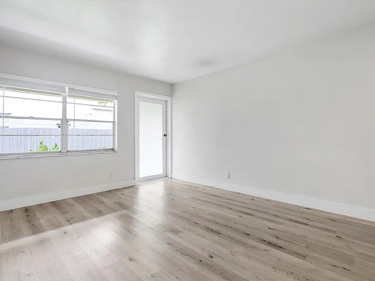 1638 Plunkett St #2 — Photo 11