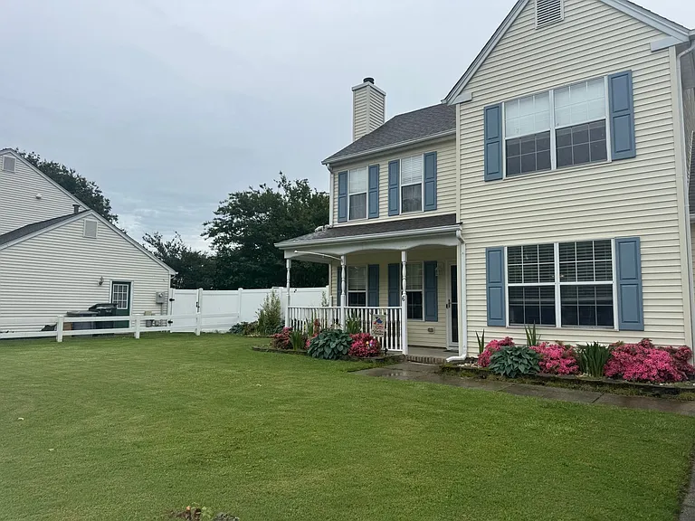 6 Old Pond Ct — Photo 2
