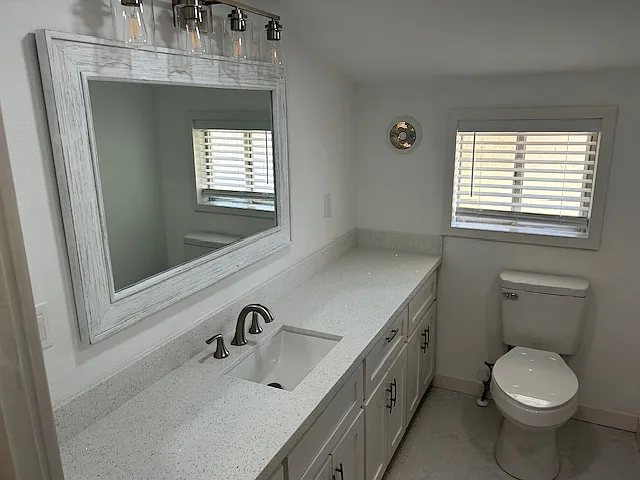 312 E Adams St — Photo 5