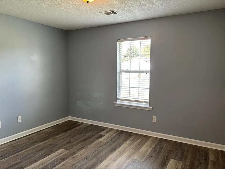 108 Georgetown Blvd — Photo 8