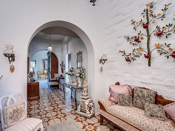 4th image of 321 E Placita Idilio
