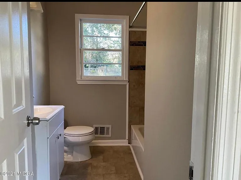 2929 Southshore Dr — Photo 13