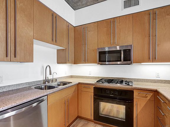 4th image of 801 Ash St Unit 304
