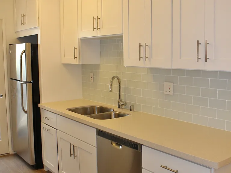 1433 S Saltair Ave #4 — Photo 6