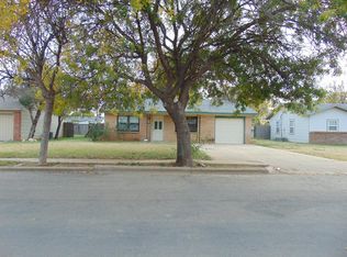 1911 73rd St, Lubbock, TX 79423