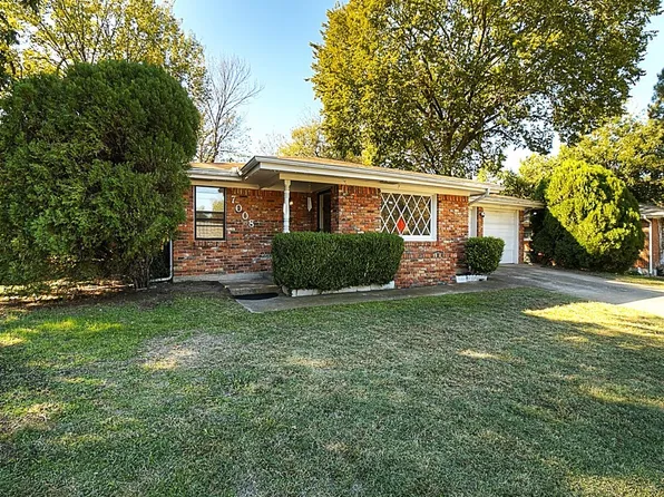 7008 Robinhood Ln, Fort Worth, TX 76112