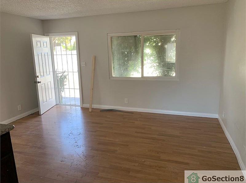 1st image of 921 E 91st St APT 2