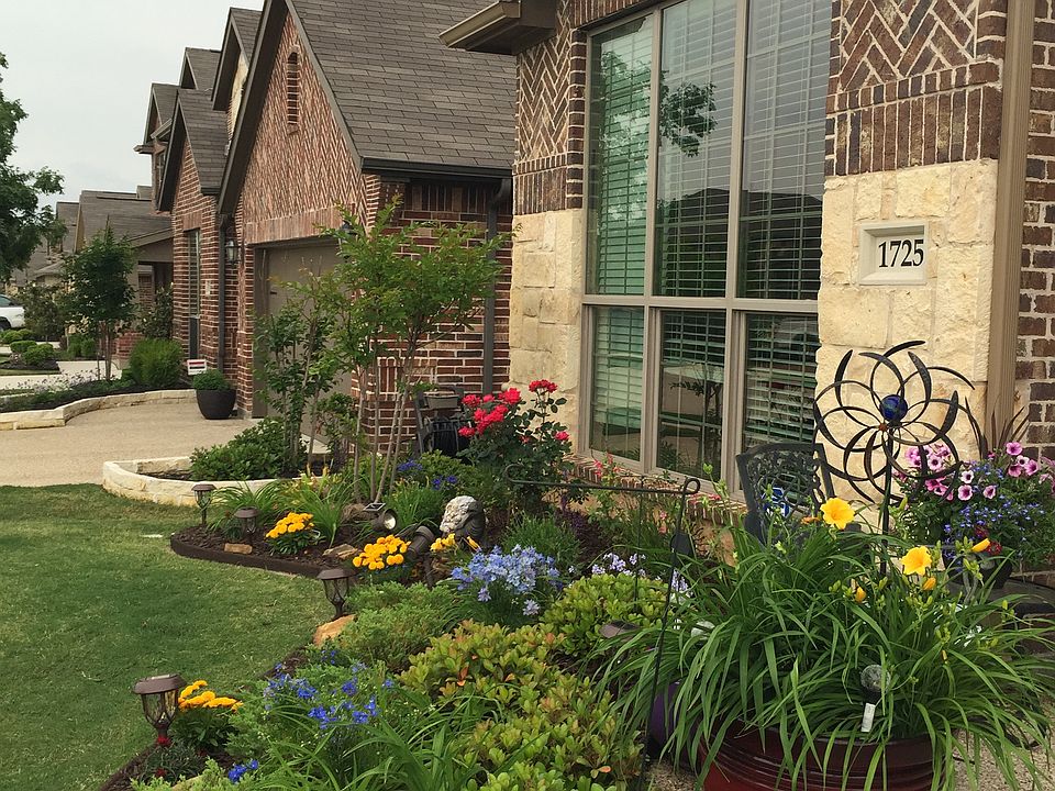1st image of 1725 Medina Ln