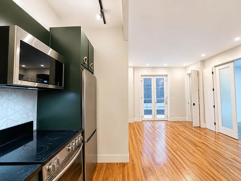 1591 Broadway #4 — Photo 1