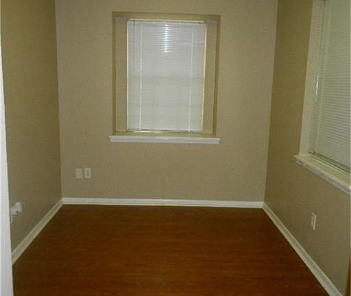 3rd image of 5015 Parkland St