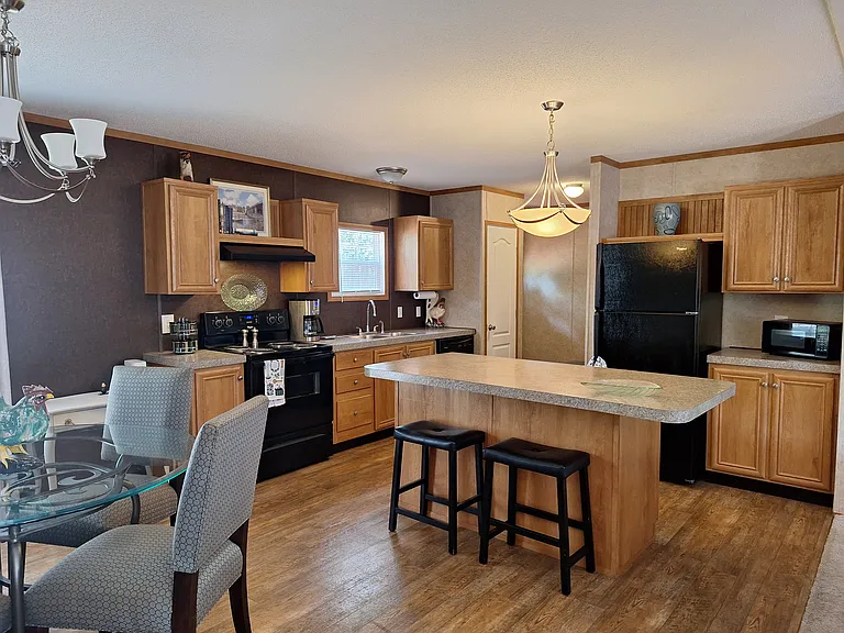 6260 Reives Rd — Photo 2