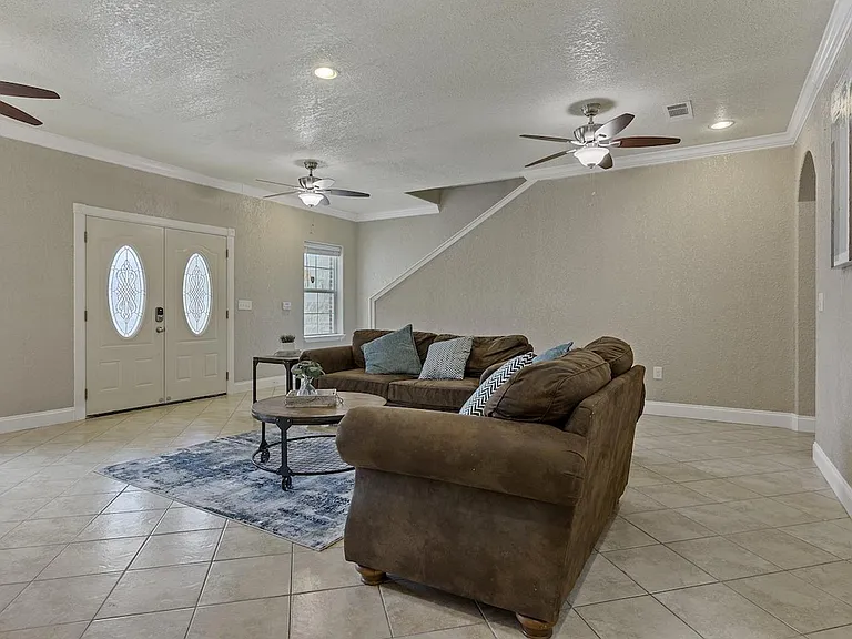 7559 Glen Mont Dr — Photo 2