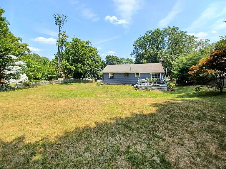 609 Washington St — Photo 15