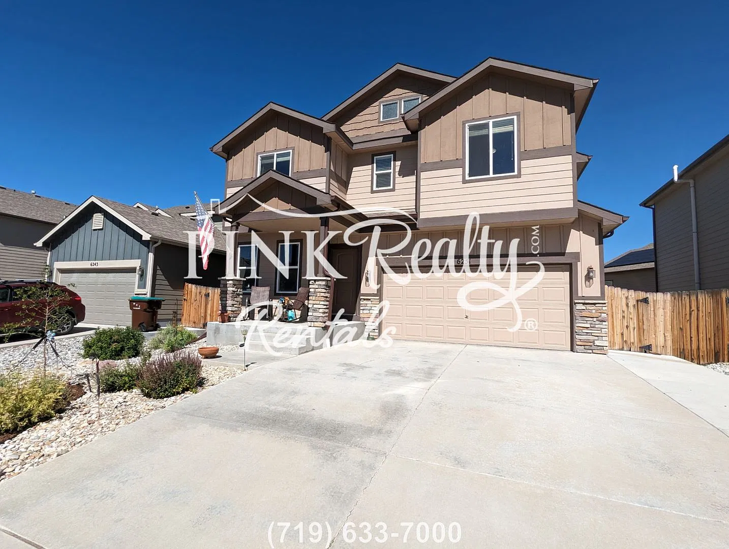 Beautiful 5 Bedroom Home with Fully Finished Basement! — Photo 4
