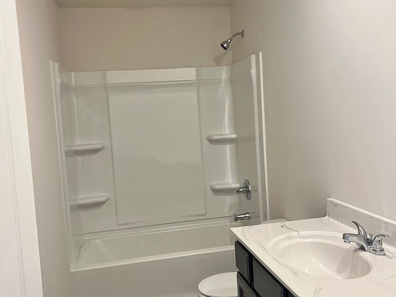 4 bed, 2.5 bath, 2281 sqft, $2,200 — Photo 4