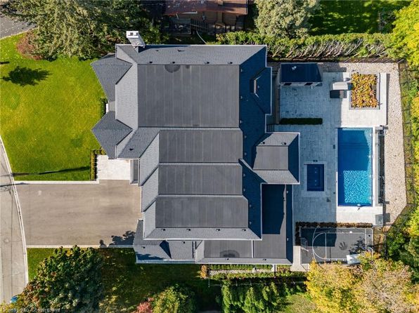 2217 Courrier Ln, Mississauga, ON L5C 1V1