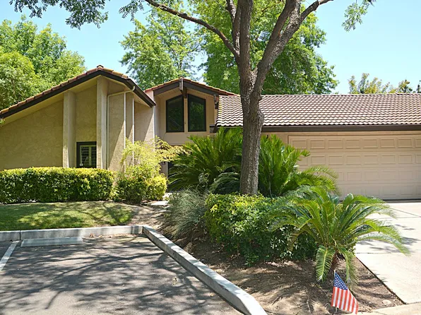 5582 N El Adobe Dr, Fresno, CA 93711