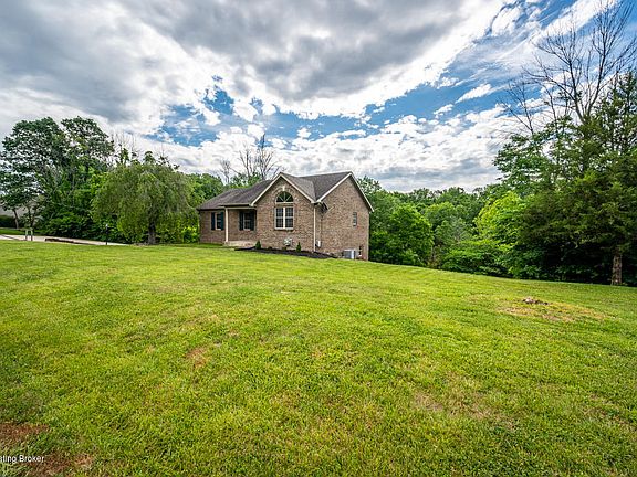 2nd image of 492 Hickory Woods Dr