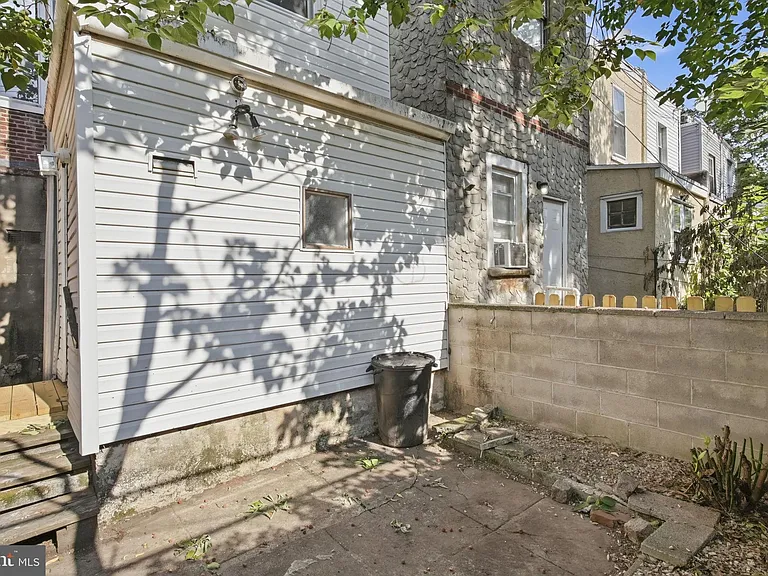 1631 S Etting St — Photo 28