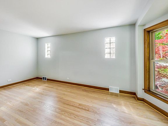 4th image of 5029 N Mulligan Ave