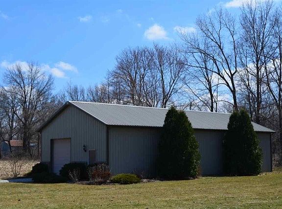4th image of 4167 Farmstead Ln