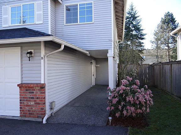 walk way to covered entry