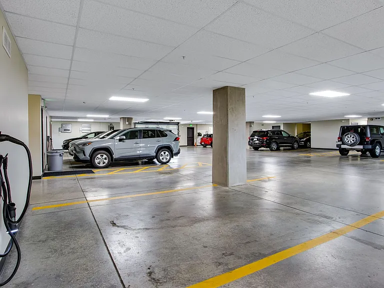712 Centre Ave #203 — Photo 38