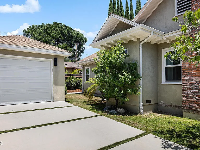 1469 Las Lunas St — Photo 22